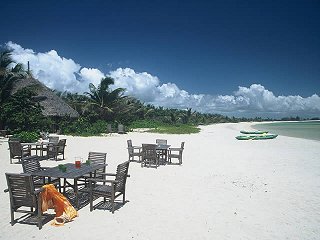 beach side dining outside